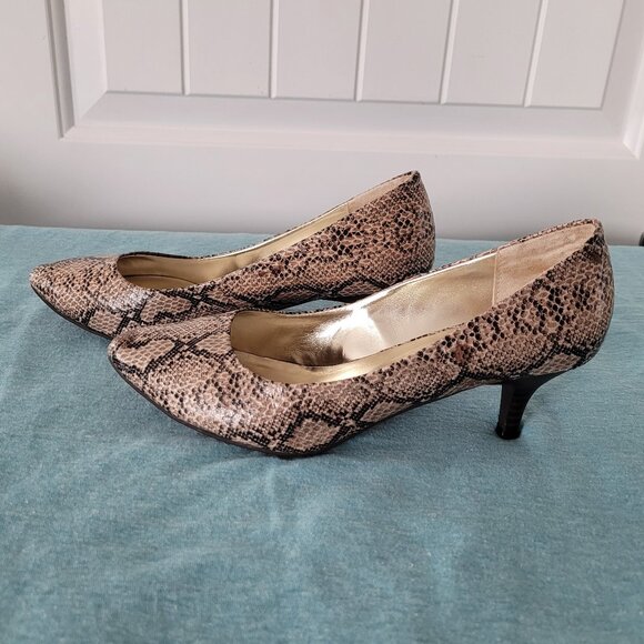 Old Navy Pumps ~ Size 7 - Picture 5 of 8